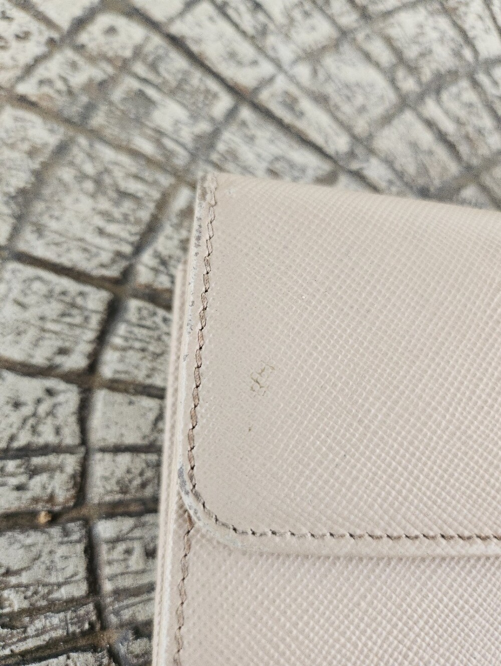 Prada Flesh Beige Textured Saffiano Bi Fold Long Wallet Credit Card Holder - Picture 5 of 16